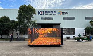 中国LED屏卡车厢：照亮全球广告新视野