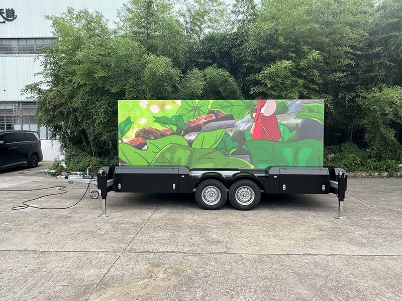 JCT 12㎡移动LED拖车发往爱尔兰四大核心优势助力海外市场拓展
